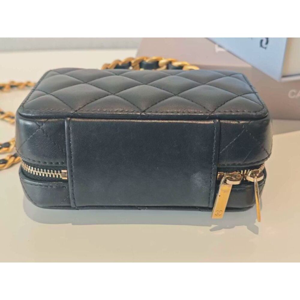 Chanel Women Pre-Loved Bag Very Good Condition - Picture 5 of 7